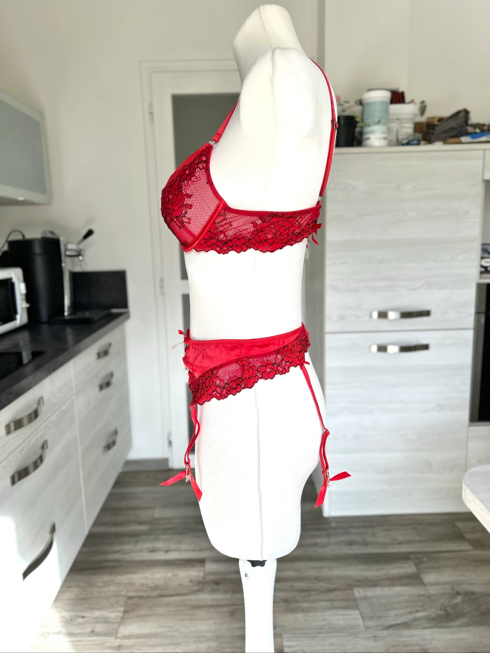 Sutiã vermelho de renda Tamanho 90B + porta-cintas vermelho Tamanho 38/40 poliéster – photo 3